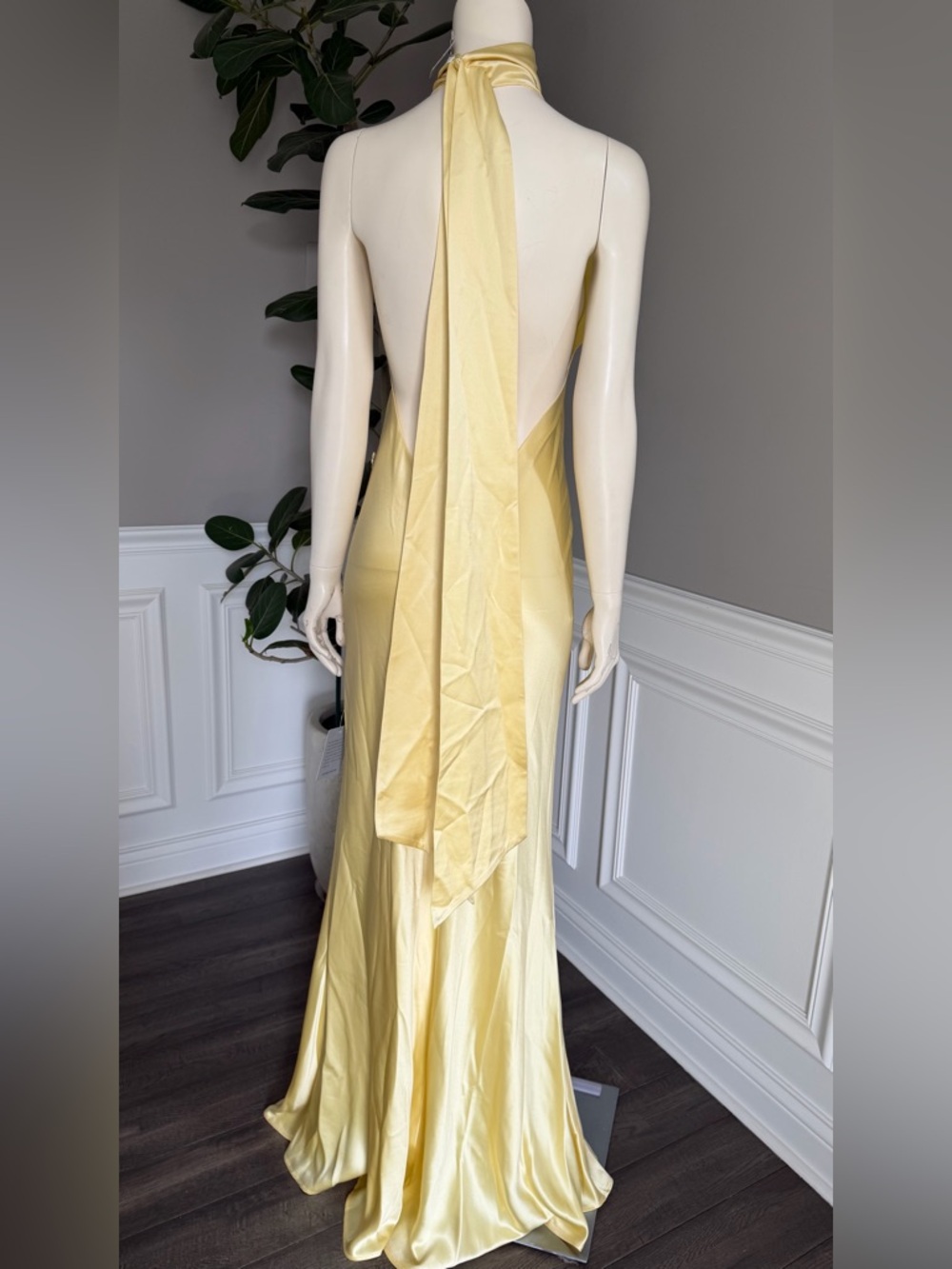 SAU LEE Penelope High-Neck Open-Back Satin Maxi Dress Yellow Halter Sz 6 595$ - Picture 11 of 16